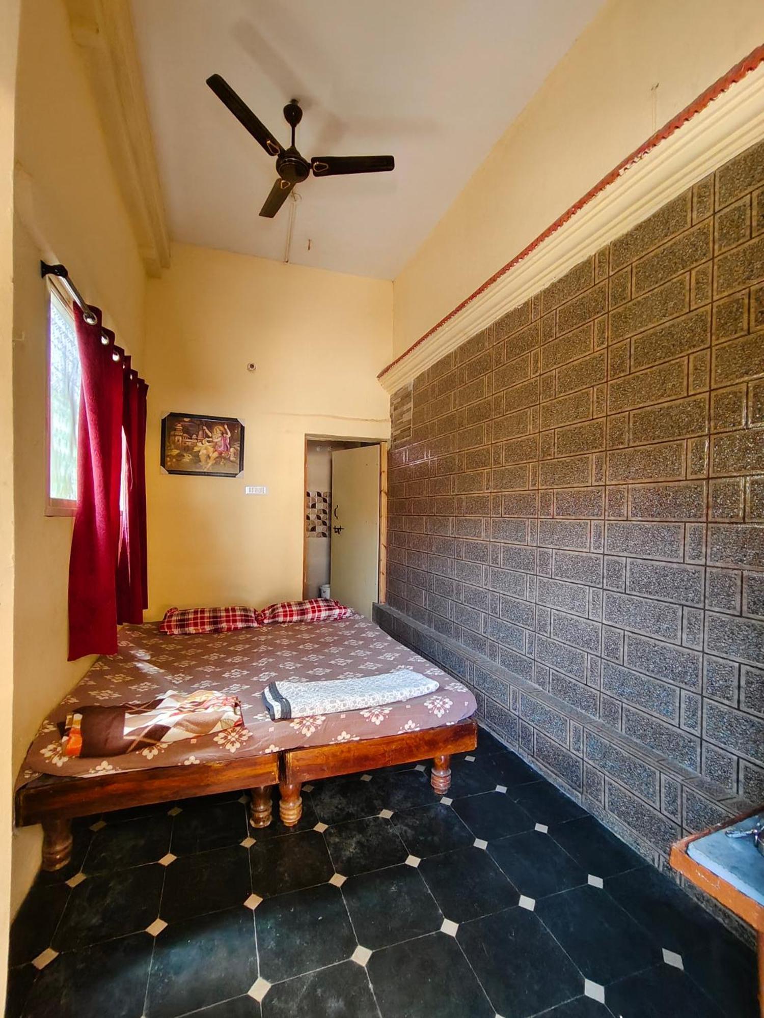 Backpiper Stay Hampi Esterno foto